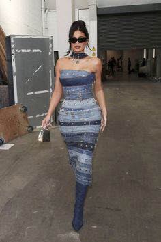 Denim Prom Dress, Denim Draping, Demin On Demin Outfits, Fitted Denim Corset Dress For Summer, Kylie Denim Outfit, Kylie Jenner Denim Dress, Trendy Fitted Denim Corset, Kylie Denim Skirt, Demin Outfit