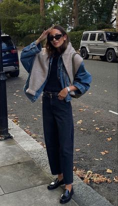 Barrel Leg Jeans Outfit, Chique Outfit, Style Parisienne, Paris Mode, Outfit Trends, Outfit Inspo Fall, Looks Style