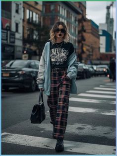 The Ordinary Salicylic Acid 2% Solution Sophisticated Grunge Style, 90s Alt Fashion, Autumn Grunge Outfits, Boho Grunge Aesthetic, Summer Grunge Outfits 90s Style, Classy Grunge Outfits, 1990s Grunge Fashion, 90s Street Style Aesthetic, 90's Fashion Outfits