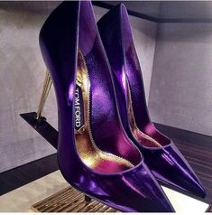 Hak Tinggi, Purple Pumps, Jimmy Choo Heels, Purple Shoes, Gorgeous Shoes, Fabulous Shoes, Hot Shoes, Crazy Shoes, Pretty Shoes