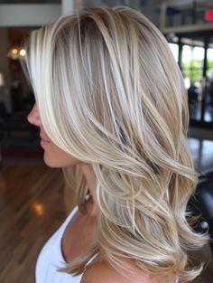 These 20 blonde highlights ideas are perfect for anyone looking to update their hairstyle. They provide a subtle yet significant change, adding lightness and depth to enhance your overall appearance. Cool Blonde Hair Colour, Perfect Blonde Hair, Bright Blonde Hair, Fall Blonde Hair, Summer Blonde Hair, Cool Blonde Hair, Light Blonde Hair, Blonde Hair Inspiration, Blonde Hair Shades