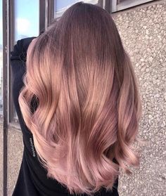 Rose Gold Gloss Hair, Rosegold Haircolor Balayage, Rosegold Haircolor, Rose Gold Hair Balayage, Rose Gold Hair Shades, Blond Rose, Underlights Hair, Pink Ombre Hair, Gold Hair Colors