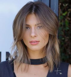 50 Best Hairstyles for Square Faces Rounding the Angles Cute Medium Length Haircuts, Lob Haircut Layered, Subtle Blonde Highlights, Summer Haircuts, Lob Haircut, Square Faces