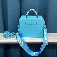 DR-Steve M. Sac fourre-tout et ensembles (les ensembles comprennent un chapeau et un sac fourre-tout) Steve Madden Purse Handbags, Designer Totes Handbags, Designer Purses And Handbags, Luxury Bags Collection, Mothers Bag, Steve Madden Purse, Buy Bags, Professional Bag, Girly Bags