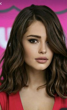 Autumn Brown Hair, Nose Plastic Surgery, Long Messy Hair, Old Hairstyles, 2023 Hair, How To Lighten Hair, Beautiful Brunette