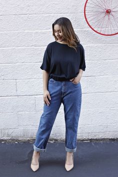 These Mom Jeans are simply designed, suitable for daily wearing with different outfits, like T-shirts, sweaters, hoodies, blazers, etc., to give you a relaxed feeling! High waisted Mom jeans fit Stretch denim With 5 pockets FABRICS: 98% Cotton, 2% Spandex Wendy is 5'2", 36D Bra size, hourglass shape, measurements 36-28-39,... Petite Mom Jeans, Trendy Petite Clothing, Stylish Petite Woman, Best Petite Jeans, Petite Clothing Stores, Petite Dressing, Petite Coats, Mom Jean Fits, Petite Height