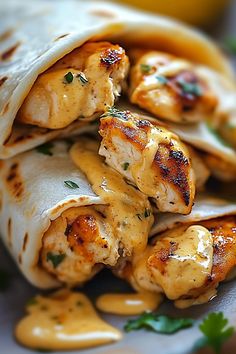 Cheesy Garlic Chicken Wraps Easy Dishes For Potluck Parties, Cheesy Garlic Chicken, Family Favorite Recipes, Kid Recipes, Creamy Garlic Sauce, Seasoned Chicken, Flat Bread, Tortilla Wraps