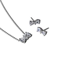 From Pandora, wrap her up in bows with the Sparkling Bow Jewelry Gift Set, a classic symbol with a unique twist. This set includes a sterling silver necklace and matching stud earrings adorned with hand-set cubic zirconia. These elegant icons embody the essence of love and affection, reflecting the ties that hold us together. Show your loved ones they are a gift. All that's missing is a bow. Pandora Style #: B802516 Pandora Bow Collection, Pandora Bow Set, Cute Gold Jewelry, Bow Things, Pandora Set, Stylish Jewelry Accessories, Pandora Bracelet Charms Ideas, Silver Jewelry Necklaces, Silver Jewelry Accessories