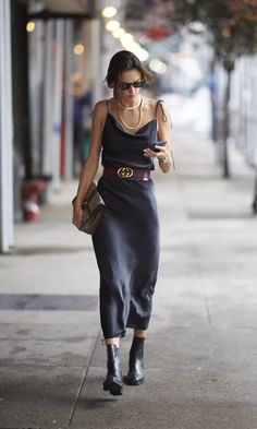 Dress Like A Parisian, Women Models, Parisian Women, Cooler Look, Looks Black, Alessandra Ambrosio, Fashion Weeks