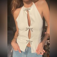 Zara Jewel Bow Halter Top Size Xxl Zara 2024 Outer Shell 92% Polyester 8% Elastane Lining 100% Polyester Bow Tops Outfit, Venus Fashion, Gamine Style, White Halter Top, Fancy Tops, Short Puff Sleeve, 2024 Spring Summer, Puff Sleeve Blouse, Casual Tank Tops