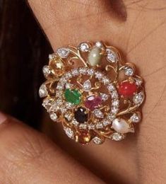 Navaratna Jewellery, Ear Cuff Jewelry, Gold Earrings Models, Indian Bridal Jewelry Sets, Beautiful Gold Necklaces, Antique Jewelry Necklace, Cuff Jewelry, Beautiful Pics, Bridal Jewellery Indian