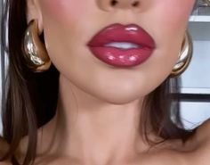 @glowithleilei ✨ — Lip combo, Bratz lip, Makeup, Beauty tips, beauty inspo, Makeup tutorial, Beauty inspiration, Makeup addict, Beauty routine, Beauty hacks, Makeup artist, Skincare routine, Beauty products, Glam makeup, Natural beauty, Beauty blogger, Makeup goals, Beauty community, makeup inspo, pretty girl, wonyoungism Glamour Makeup Looks, Gloss Lips, Chunky Jewellery, 2025 Trends, New Year's Makeup, Trends 2025, Makeup Is Life, Lip Combo, Dope Makeup