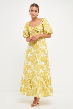 Looking for an effortless yet stylish maxi dress? Our Floral Cut-Out Maxi Dress features amazing design details that are sure to turn heads. The flattering sweetheart neckline puffy short sleeves and back cut-out make a fashion statement. Plus the entire dress is lined to make sure you're comfortable all day long. Pair with sandals and your favorite accessories and you're ready for a day of fun in the sun. Floral print Puffy short sleeves with elastic armholes Sweetheart neckline Ruched bust A-l Serena Dress, Stylish Maxi Dress, Cotton Maxi Dress, Floral Print Maxi, Floral Print Maxi Dress, Cotton Maxi, Maxi Dress Cotton, Party Looks, Spring Dress