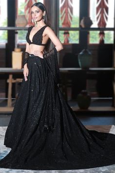 Manushi Chillar, Manushi Chhillar, Bridal Lehenga Designs, Black Lehenga, Nikkah Dress, Lehnga Dress, Karisma Kapoor, Indian Look