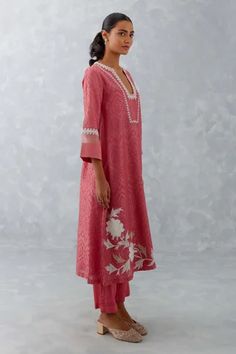 Shop for Devnaagri Pink Silk Chanderi Floral Thread Embroidered Straight Kurta Set for Women Online at Aza Fashions Pink Traditional Salwar Kameez With Cutwork, Traditional Pink Salwar Kameez With Cutwork, Pink Traditional Wear With Cutdana For Spring, Pink Cutdana Traditional Wear For Spring, Spring Pink Traditional Wear With Cutdana, Pink Cutdana Kurta For Spring, Pink Cutwork Sets For Festive Occasions, Festive Pink Kurta With Cutwork, Pink Cutwork Salwar Kameez For Eid