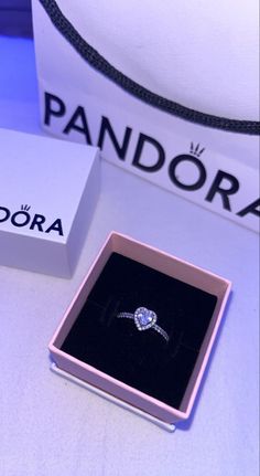 Carcase Iphone, خواتم خطوبة, Pandora Bracelet Charms Ideas, Cute Promise Rings, Pandora Bracelet Designs, Pandora Heart, Pandora Hearts, Jewelry Accessories Ideas, Pandora Rings