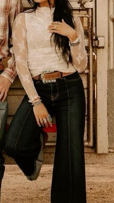 Evening Western Outfits Women, Classic Country Aesthetic, Country Concert Outfit Fall Cold Weather, Western Christmas Outfits Party, Thanksgiving Western Outfit, Fall Rodeo Outfit, Western Blazer Outfits For Women, Western Fall Outfits For Women, Jeans And Cowgirl Boots Outfit