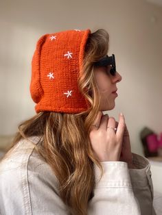 This handmade orange knitted tie bonnet for women is the perfect accessory to keep you warm and stylish during colder months. Its soft texture and adjustable tie closure ensure both comfort and a snug fit. Whether for everyday wear or as a unique gift, this elegant bonnet is a versatile addition to any wardrobe. *Hand-knitted orange tie bonnet for women *Soft and cozy for cold weather *Adjustable tie closure for a comfortable fit *Perfect for casual or outdoor winter wear *Thoughtful handmade gift for her Thank you for visiting Güneş Crafts! ☀️ In my small business you can find completely handmade dresses, bags, hats, skirts, sweaters, vests and decor items. I love the uniqueness of the sparkle of hand labour. All crochet items in my store are knitted with care. Each order is knitted indiv Hood Christmas, Knit Bonnet, Orange Tie, Handmade Gifts For Her, Skull Cap Beanie, Handmade Dresses, Skull Cap, Crocheted Item, Winter Wear