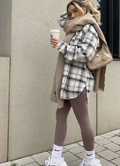 Winter Outfit Woman, Woman Winter Outfits, Winter Comfy Outfits, Casual Outfit Winter, Winter Outfit Casual, Woman Outfit Ideas, Cute Casual Outfit, Stile Blair Waldorf, Adrette Outfits