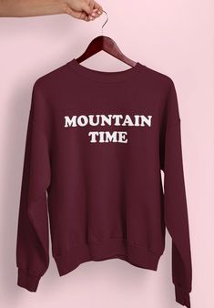 Mountain Time Sweatshirt - Ski Trip Sweater - Cabin Sweatshirt - HighCiti Yoda Shirt, Personalized Sweater, Camp Style, Fall Hoodies, Tie Dye Sweatshirt, Ski Trip, Travel Shirts, Cropped Hoodie, Cool Shirts