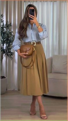 Summer Outfits 2023 Modest, Cute Summer Outfits 2023, Retro Sunglasses Women, Gaun Fashion, Professional Outfits Women, Chic Skirts, Business Casual Outfits For Work, Effortlessly Chic Outfits, Elegante Casual