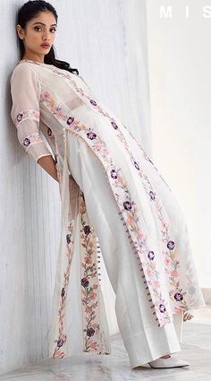 Simple Kurta Designs, Designer Kurti Patterns, Simple Kurti Designs, Eid Special, Salwar Kamiz, Cotton Kurti Designs, Trendy Dress Outfits, Kurti Designs Party Wear, Sleeves Designs For Dresses