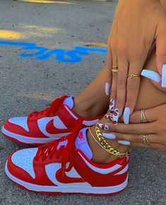 Nike Blazer Outfit, Nike Shoes Women Fashion, Trendy Shoes Sneakers, Nike Shoes Girls, Nike Fashion Shoes, Preppy Shoes, Pretty Shoes Sneakers, Jordan Shoes Girls, Jordan Shoes Retro