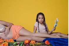 We Are Loving Blue's Braids And Beads From Beyonce's Epic Pregnancy Photo-shoot [Gallery] - https://blackhairinformation.com/general-articles/playlists/loving-blues-braids-beads-beyonces-epic-pregnancy-photo-shoot-gallery/ Beyonce Maternity, Maternity Shoot Flowers, Beyonce Husband, Marley Twist Styles, Beyonce Pregnant, Beyonce Show, Beyonce Songs, Pompadour Style, Blue Ivy Carter