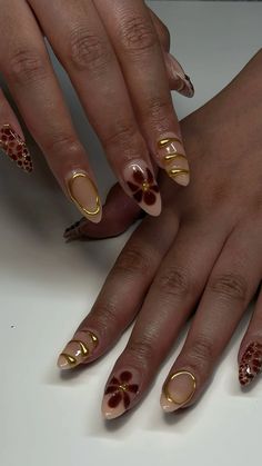 Nail Art With Gold Chrome, Brown And Gold Chrome Nails, Brown Blooming Nails, Almond Nails Designs Blooming Gel, Nails With 3d Gel, 3d Gel Nail Designs, Gold Chrome Nail Designs, 3d Gold Chrome Nails