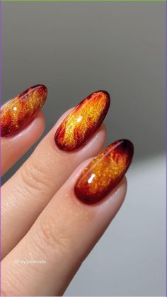 Get inspired with these stunning fall nail art ideas that capture the essence of autumn! From warm hues like burnt orange and deep burgundy to intricate designs featuring leaves and pumpkins, these nail art trends will elevate your seasonal style. Discover easy tutorials for DIY fall nails, perfect for any occasion. Whether you prefer classic fall colors or playful patterns, there's something to suit every taste. Transform your nails this autumn with nail art that showcases your love for the sea Fall Nail Art Ideas, Unghie Nail Art, Fall Nail Art Designs, Cat Eye Nails, Fall Nail Art, Marble Nails, Autumn Nails, Classy Nails