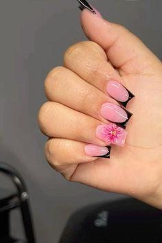 Short Acrylic Nails Black And Pink, Short Square Gel X Nails, Short Pink Acrylic Nails Design, Nails Short Birthday, Black Short French Tip Nails, Black And Pink Short Nails, Short Baddie Nail Ideas, Black Acrylic Nails Short, Pink On Pink French Nails