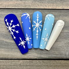 Dawn Witch Designs Unique, re-usable, hand painted, and made in Canada. These luxury press on nails are handmade using high quality gel polish and salon-grade materials.  ✨ SHADES OF BLUE ✨  Sugared 3D snowflakes on a gradient of matte blue backgrounds, this is the perfect set for an icy witch! *The shape shown in the pictures is the XL COFFIN *Colours may appear a little different due to your personal monitor settings* ✨ BUY 3 GET 1 PROMOTION ✨ ➜ Buy 3 sets of press on nails and get 1 set free! Sweater Nails Winter, Cute Holiday Nails, Christmas Press On Nails, Snow Nails, 3d Snowflakes, Nails Luxury, Nails 3d, Sweater Nails, Nails Winter