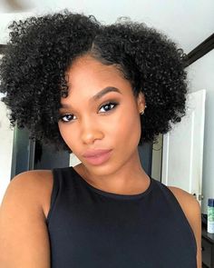 #curlyclipinhairextensions #clipinhairextensionsnearme #shortclipinhairextensions #kinkyclipinhairextensions #bellamisewinwefts #truegloryhairsewins #virginhairextensions #realhumanhairextensions #haircolor #hairstyles #hairoftheday Kort Bob, Selfie Snapchat, High Ponytail Hairstyles, 4c Hair, Natural Hair Styles Easy, Fringe Hairstyles, Penteado Cabelo Curto