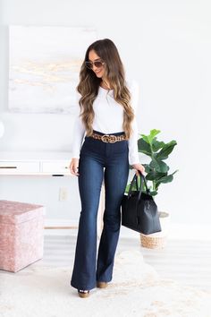 Flaired Jeans, Flair Jeans Outfit, Bootcut Jeans Outfit, Outfit Hippie, 2021 Outfits, Flare Jeans Outfit, Black Flare Jeans, Mucha Art, Jeans Outfit Winter