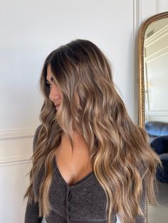 Light Brunette Hair, Rambut Brunette, Brown Hair Shades, Brown Hair Looks, Brown Hair Inspo, Brunette Hair With Highlights, Brown Hair Color, Balayage Hair Dark, Brown Hair With Blonde Highlights