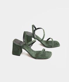 LOQ Almansa Sandal - Verde Easy Style, Shoe Inspo, All About Shoes, Shoe Closet, Shoe Obsession, Shoe Lover, Shoe Game, Moda Fashion, Sock Shoes