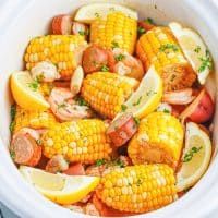 corn on the cob with lemons, potatoes and shrimp in a crock pot