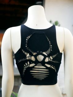 ☠ ARACHNE crop top ☠ ✂ Special edition hand-woven spider shirt for this Halloween! This unique, one-of-a-kind shirt will set you apart from the crowd. All the intricate details hand-cut and woven by me ♡ * Made to order! (About 5-7 business days for me to make + shipping time. Send me a convo if you need it sooner!) * Material is 95% cotton, 5% spandex, very stretchy and soft * To care for your braided DanceWeaver garment, either hand wash or place in a mesh laundry bag for delicates and machine Weaved Clothes, Punk Crop Top, Braided Shirt, Subway Surfer, Rockstar Fashion, Cut Shirt Designs, Gothic Crop Tops, T Shirt Weaving, Jojo Fashion