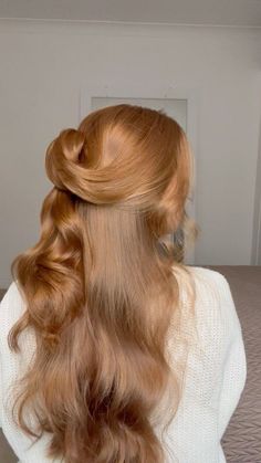 Unlock the Secret to Effortless Elegance: Jaw-Dropping Long Curly Hairstyles That Will Leave You Breathless https://www.youtube.com/watch?v=is9YtcMaFBs Strawberry Blonde Hair Color, Honey Hair, Strawberry Blonde, Hairstyles Ideas, Hair Inspo Color, Ginger Hair, Aesthetic Hair