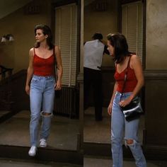 Friends es otra serie que ahora vuelve a tener mucho poder, los Millennials toman referencias como Monica para looks actuales como podemos ver el estilo de los mom jeans presentes. Rachel Green Outfits, Style Année 90, Mama Jeans, Goth Outfit, 90s Inspired Outfits, Fabulous Outfits, Fest Outfits, Outfits 90s