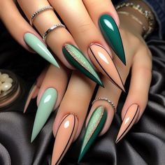 Nailart Green, Nude Nailart, Nails With Green, Stilleto Nails Designs, Manicure Inspiration, Nails Green, Stiletto Nails Designs, Dope Nail Designs, Nail Swag