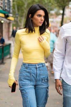 A short haircut is the most versatile above-neck look for fall, just ask celebrities such as Cardi B, Kendall Jenner, and more. #haircuts เสื้อผ้า Kylie Jenner, Style Kendall Jenner, Jenner Hair, Trajes Kylie Jenner, Kylie Jenner Outfits, Kendall Jenner Outfits, Jenner Outfits, Keeping Up With The Kardashians, Jenner Style