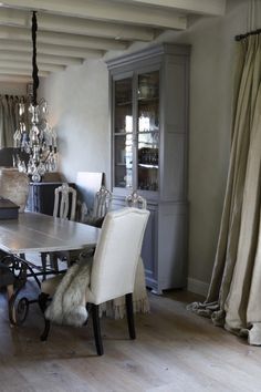 the dining room table is surrounded by white chairs