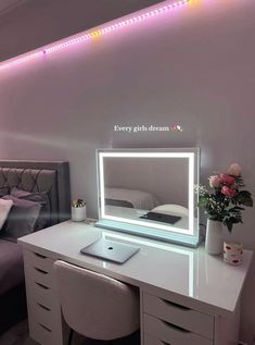 Dream minimalist vanity area | #makeup #beauty #makeupartist #love #instagood #model Desk With Vanity Ideas, Desk With Light Up Mirror, Vanity And Desk Ideas Bedroom, Vanity Mirror On Desk, Bedroom Desk Mirror, Vanity Desk Without Mirror, Vanity Inspo Decor, Bedroom Decor Vanity, Desk Mirror Ideas