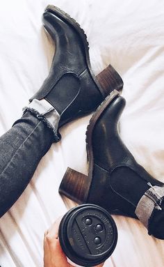 Mode Tips, The Frye Company, Crazy Shoes, Chelsea Boot, Kendall Jenner, Cute Shoes, Sock Shoes, Winter Boots