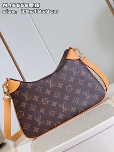 Size: (29 x 19 x 9cm)It comes with Dust box, Care manual, Tag and Paper bag. Louis Vuitton Luxury, Luxury Clutch, Luxury Bag, Evening Clutch Bag, Tote Backpack, Evening Bags, Backpack Bags, Mini Bag, Louis Vuitton Bag