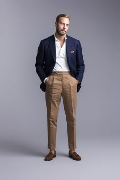 Men Chinos, Mens Fashion Inspiration, Mens Pants Fashion, Business Casual Men, Men Fashion Casual Outfits, Well Dressed Men, Mens Fashion Suits