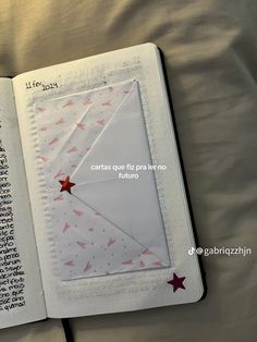 an open book with red stars on it and the words written in spanish are shown