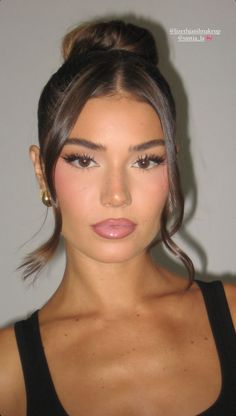 Smoked Out Brown Liner, Dark Hair Dark Eyes Makeup, Naturally Pretty Makeup, Vs Model Make Up, Bronzey Glowy Make Up, Bronzy Glowy Makeup Wedding, Brown Lip Makeup Look, Prom Makeup Aesthetic, Jhene Aiko Makeup