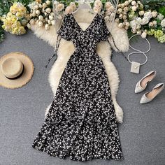 Ditsy Floral Split Surplice Elegant Dress Linenchiffoncloth,softcomfy Slightpleatsonwaist Splitsleeveswithdrawstring Size: Size Length Chest Waist S 125cm 84cm 64cm M 126cm 88cm 68cm L 127cm 92cm 72cm Please allow 1~3cm erro for manual measurement. V-neck Drawstring Dresses For Spring, Elegant Spring Maxi Dress With Drawstring, Casual Ruched Chiffon Dress, Flower Romantic, Chiffon Flower, Split Sleeve, Short Summer Dresses, Boho Floral Dress, Summer Fashion Dresses